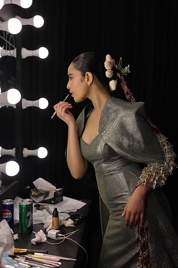 LAAM Fashion Week, Lahore, Pakistan, backstage model make-up lipstick